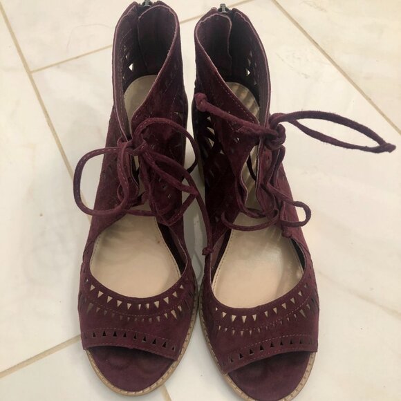 Vince Camuto Tarita Plum Lace Up Suede Peep Toe Shoes Size 8 - Picture 7 of 11